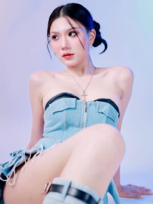 Alice Arisara Taveemunputtakarn Instagram - 👾🎧🦋🩶