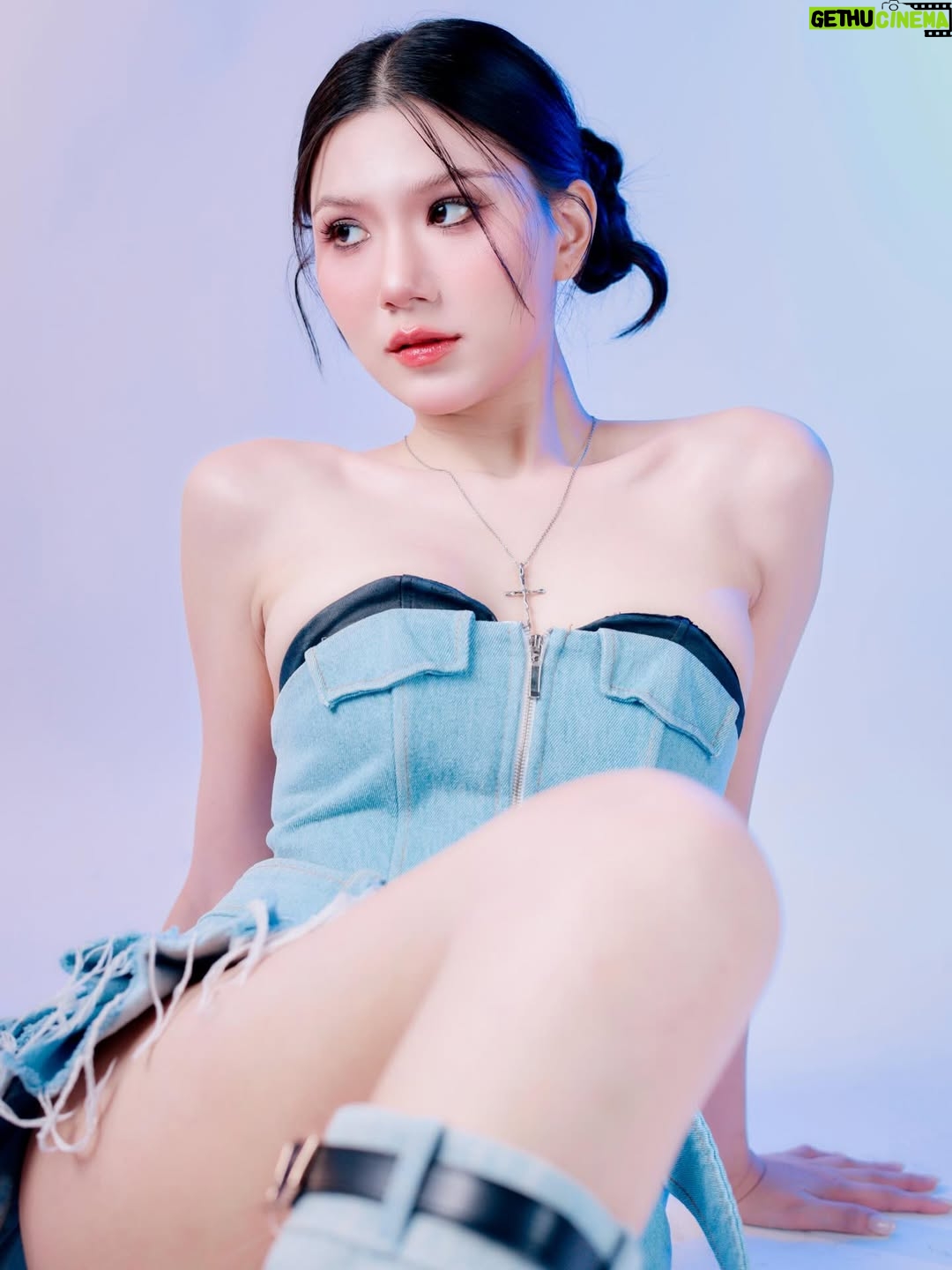Alice Arisara Taveemunputtakarn - 1.6K Likes - 👾🎧🦋🩶