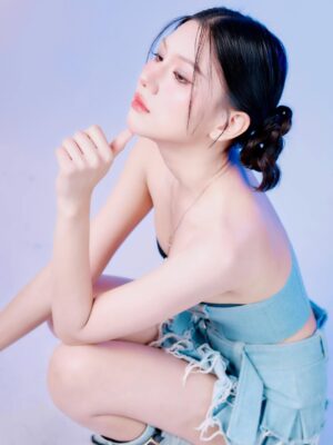 Alice Arisara Taveemunputtakarn Instagram - 👾🎧🦋🩶