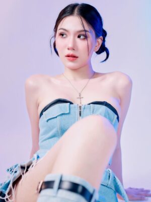 Alice Arisara Taveemunputtakarn Instagram - 👾🎧🦋🩶