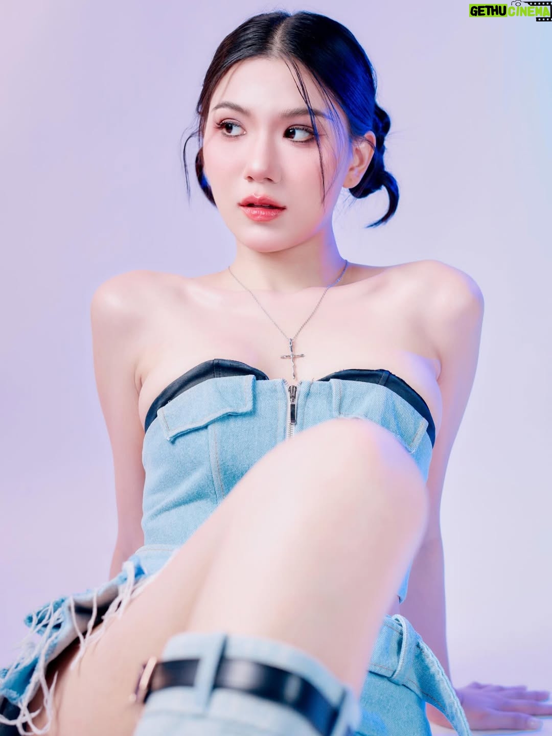 Alice Arisara Taveemunputtakarn - 1.6K Likes - 👾🎧🦋🩶