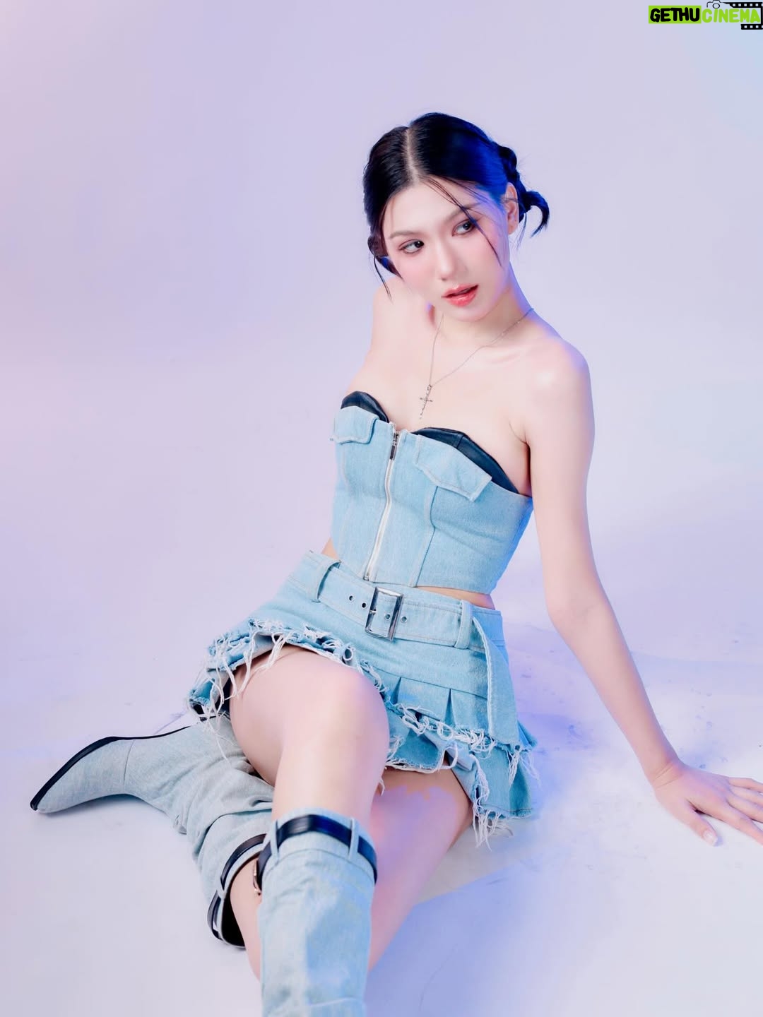 Alice Arisara Taveemunputtakarn - 1.6K Likes - 👾🎧🦋🩶