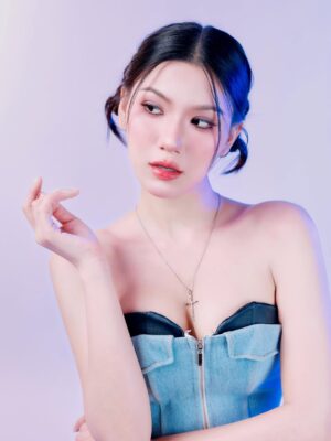 Alice Arisara Taveemunputtakarn Instagram - 👾🎧🦋🩶