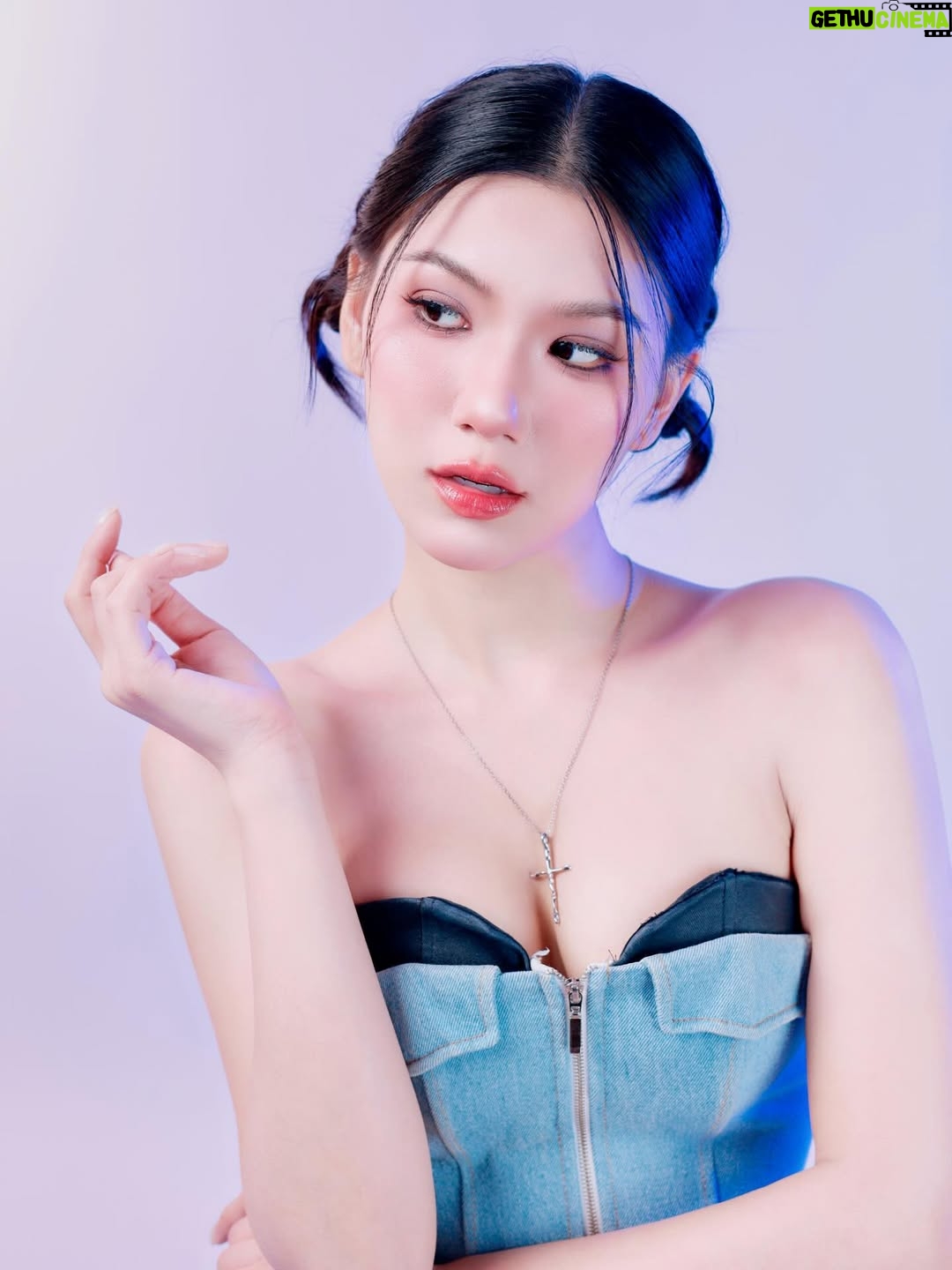 Alice Arisara Taveemunputtakarn - 1.6K Likes - 👾🎧🦋🩶