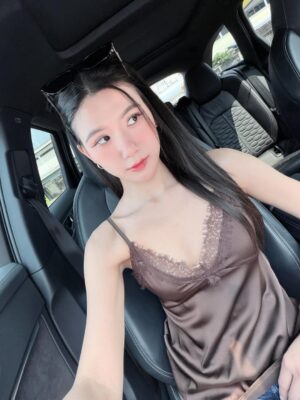 Alice Arisara Taveemunputtakarn Instagram - วันนี้ตาไม่ถึง วันหน้ามาหึงไม่ได้แล้วนะ😗
มาเติมสวยที่ @awikaclinic  ด้วยอะดิ้