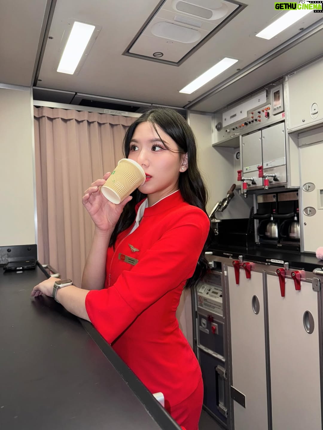 Alice Arisara Taveemunputtakarn - 3.1K Likes - ใส่ชุดแดงแล้วได้อั่งเปามั้ย😛🧧