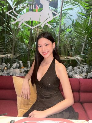 Alice Arisara Taveemunputtakarn Instagram - ข้าวอร่อยดีนะ แต่พี่อร่อยกว่า😋🍽️