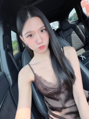 Alice Arisara Taveemunputtakarn Instagram - วันนี้ตาไม่ถึง วันหน้ามาหึงไม่ได้แล้วนะ😗
มาเติมสวยที่ @awikaclinic  ด้วยอะดิ้