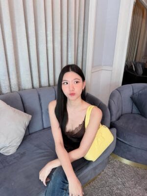 Alice Arisara Taveemunputtakarn Instagram - วันนี้ตาไม่ถึง วันหน้ามาหึงไม่ได้แล้วนะ😗
มาเติมสวยที่ @awikaclinic  ด้วยอะดิ้