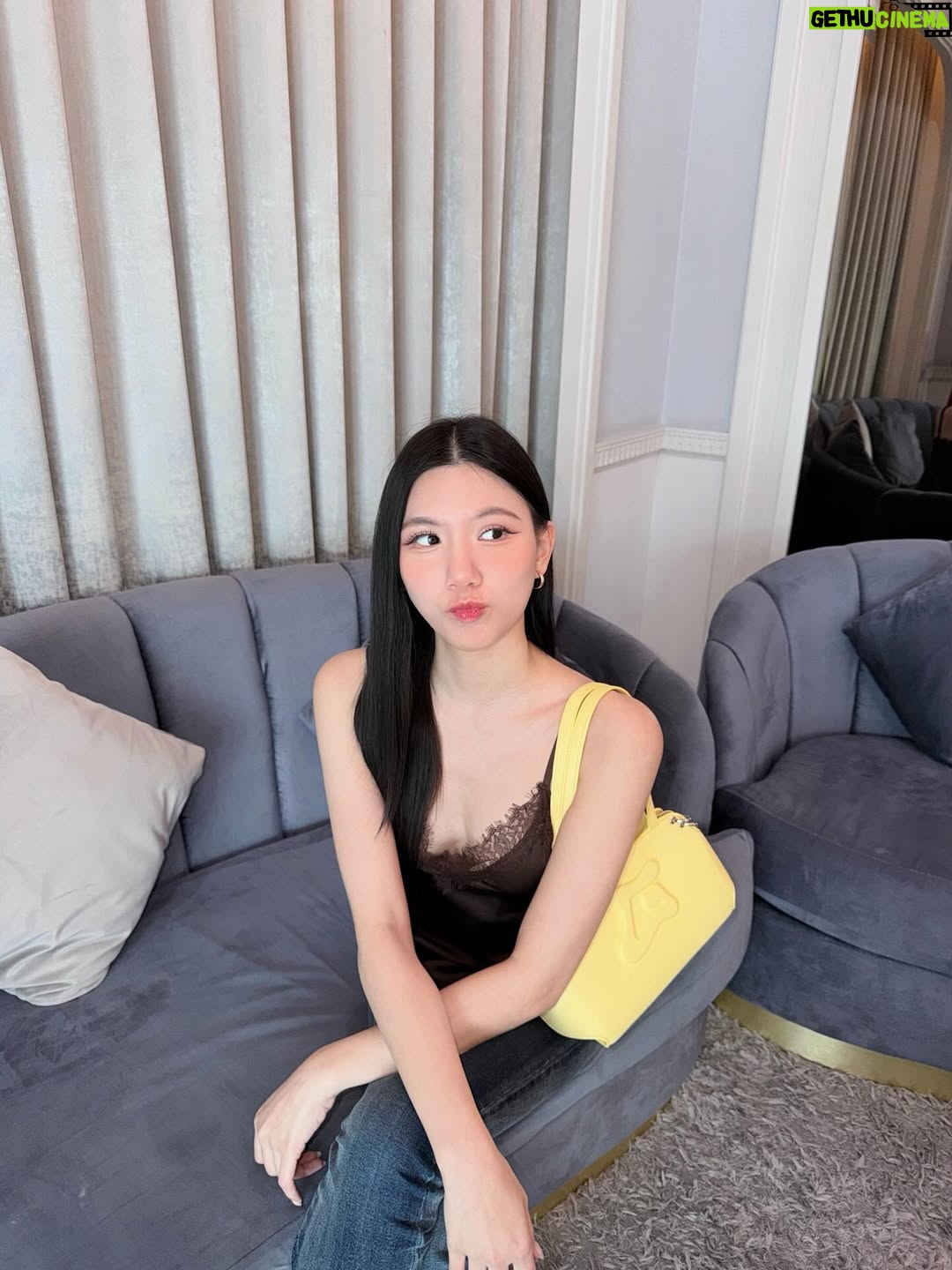 Alice Arisara Taveemunputtakarn - 3.1K Likes - วันนี้ตาไม่ถึง วันหน้ามาหึงไม่ได้แล้วนะ😗
มาเติมสวยที่ @awikaclinic  ด้วยอะดิ้