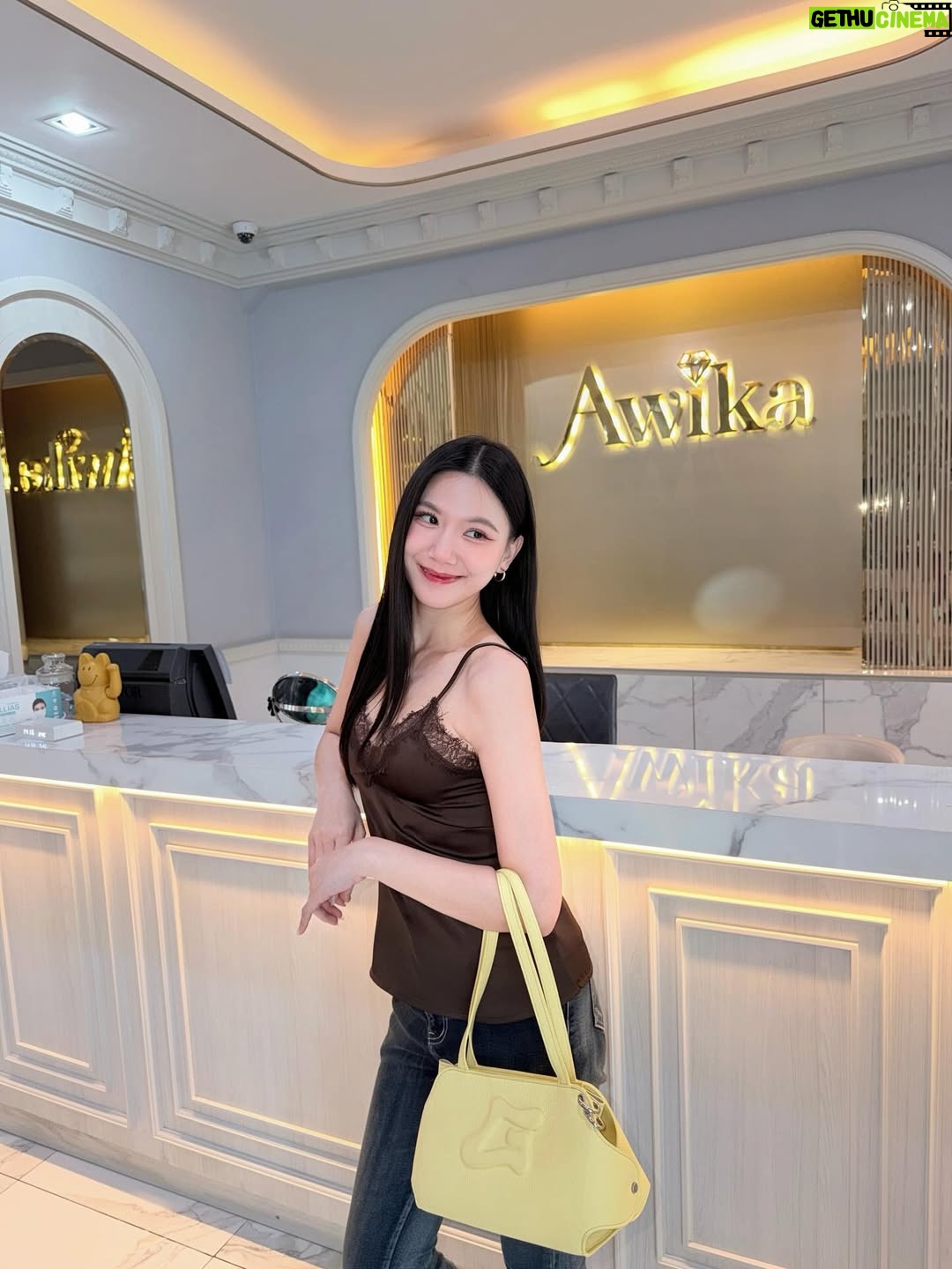 Alice Arisara Taveemunputtakarn - 3.1K Likes - วันนี้ตาไม่ถึง วันหน้ามาหึงไม่ได้แล้วนะ😗
มาเติมสวยที่ @awikaclinic  ด้วยอะดิ้