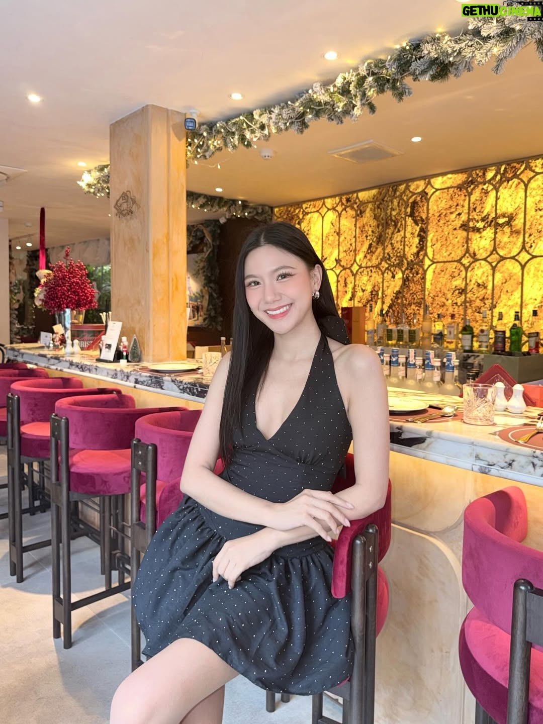 Alice Arisara Taveemunputtakarn - 2.2K Likes - ข้าวอร่อยดีนะ แต่พี่อร่อยกว่า😋🍽️