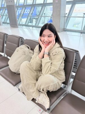 Alice Arisara Taveemunputtakarn Instagram - Barcelona us calling… 🇪🇸✈️