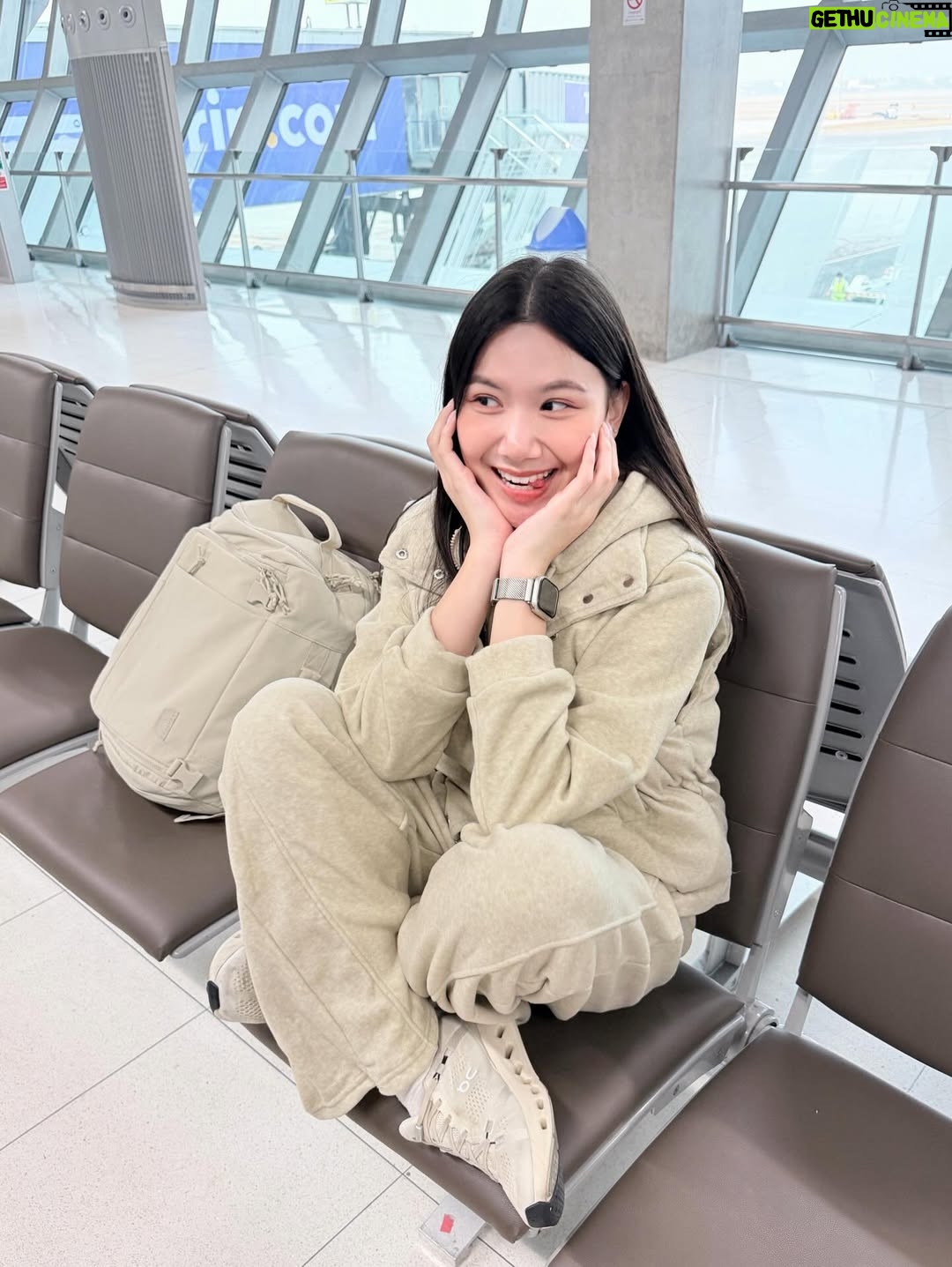 Alice Arisara Taveemunputtakarn - 1.6K Likes - Barcelona us calling… 🇪🇸✈️