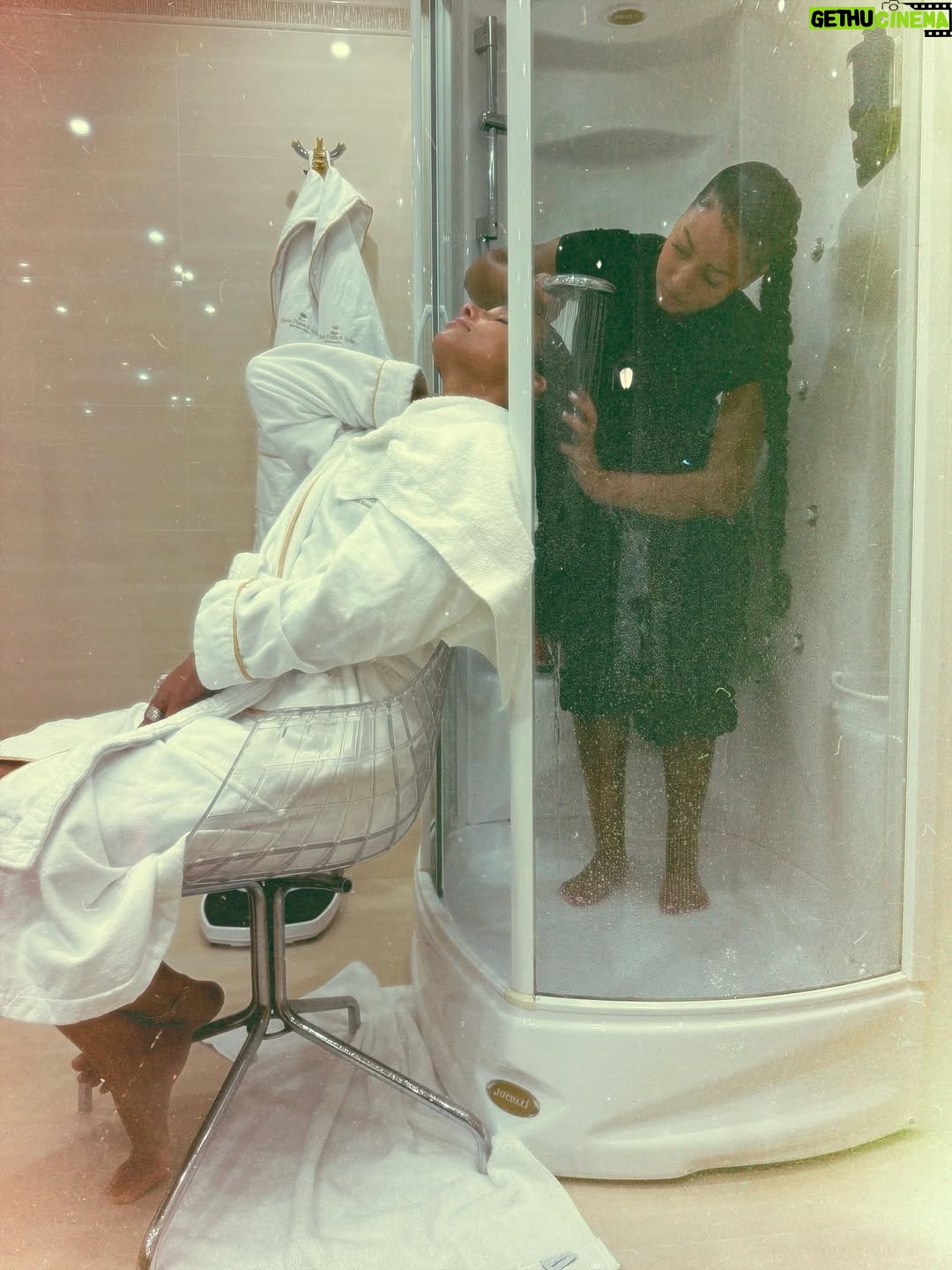 Alicia Keys - 495.3K Likes - The magic of Italy really touched me!! 
From the Sanremo stage with my brother @ramazzotti_eros , singing L’aurora for the very first time in Italian, to sharing beautiful meals and savoring every moment. I felt so deeply connected to my roots, my ancestors and surrounded by so much love from all of you!! I’m floating and can’t wait to return! Grazie di cuore for the memories, the music, and the magic. Ciao for now 🇮🇹✨