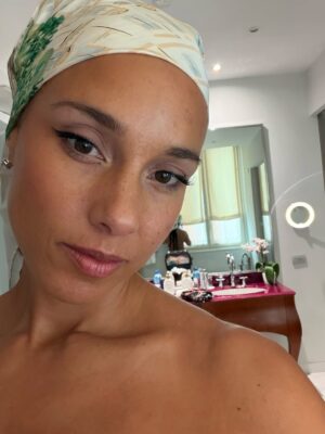 Alicia Keys Instagram - The magic of Italy really touched me!! 
From the Sanremo stage with my brother @ramazzotti_eros , singing L’aurora for the very first time in Italian, to sharing beautiful meals and savoring every moment. I felt so deeply connected to my roots, my ancestors and surrounded by so much love from all of you!! I’m floating and can’t wait to return! Grazie di cuore for the memories, the music, and the magic. Ciao for now 🇮🇹✨