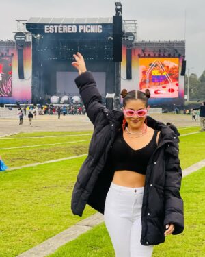 Alicia Mercado Instagram - Minutos antes que comience a llover para siempre 🩷

La última foto es mi verdadero yo 😜