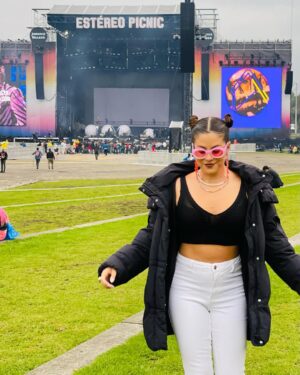 Alicia Mercado Instagram - Minutos antes que comience a llover para siempre 🩷

La última foto es mi verdadero yo 😜