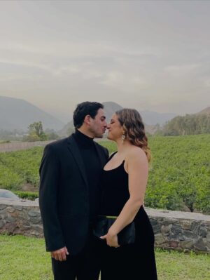 Alicia Mercado Instagram - Si nos invitan a su matrimonio 👆🏻

Mateo se va a casar ese día también, lo he visto casarse más de 5 veces en los últimos 2 años 🤣

Yo siempre estaré en la mesa de comida 🤭