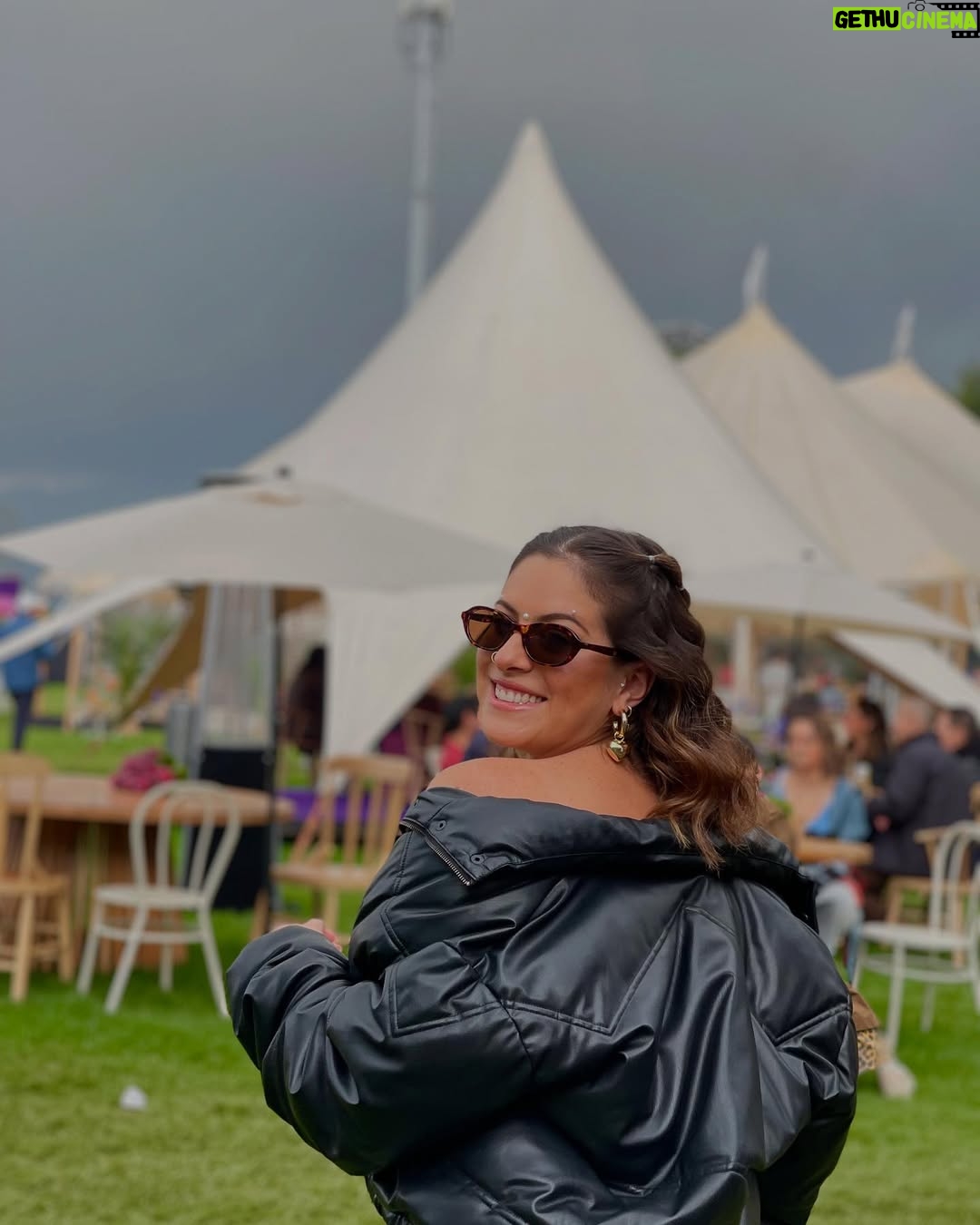Alicia Mercado - 482 Likes - Hoy mi capacidad para arreglarme sola ha incrementado en un 150% 💅🏻

Además en unas horas veré esta canción en vivo 🥹💛 te amo @nathypeluso 🔥

📸 @lucianovargasloo