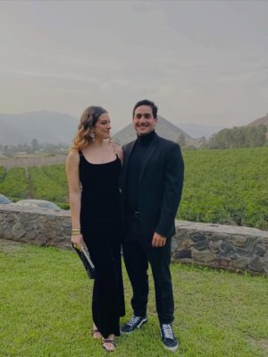 Alicia Mercado Instagram - Si nos invitan a su matrimonio 👆🏻

Mateo se va a casar ese día también, lo he visto casarse más de 5 veces en los últimos 2 años 🤣

Yo siempre estaré en la mesa de comida 🤭