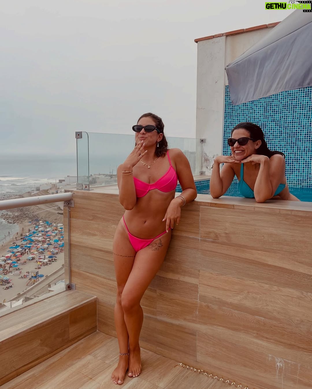 Alicia Mercado - 3K Likes - Una serie de fotos en donde no terminé sola, gracias @veraperezluna por enseñarme a posar y a @luprietosilva la fotógrafa más europea que conozco 🌈