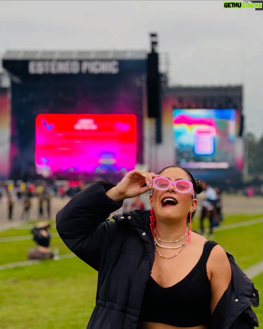 Alicia Mercado - 757 Likes - Minutos antes que comience a llover para siempre 🩷

La última foto es mi verdadero yo 😜