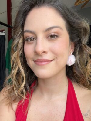 Alicia Mercado Instagram - El 2026 ya nos respira en la nuca 💋
#sinfiltrocomolavidabb