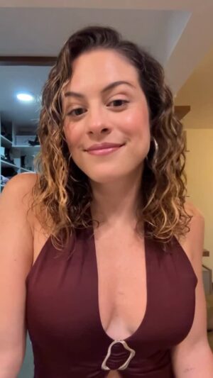 Alicia Mercado Instagram - Dónde está mi gente rulosa 😍

Si tienes algún tip para tus rulos soy toda oídos 🔥