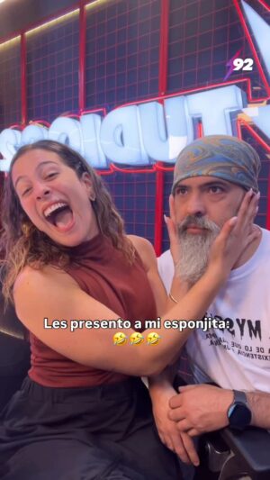 Alicia Mercado Instagram - Como quien no quiere la cosa @aliciaamercado también tiene a su esponjita @yosoygoncho 🥸

🎙️Wake App⚡️ de 7am a 10am

#viral #esponjita #humor