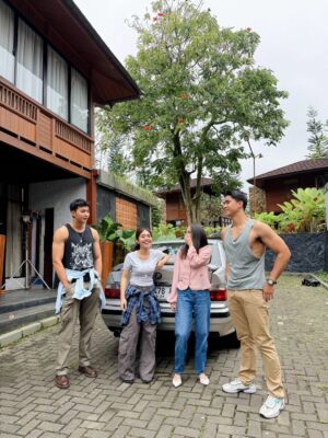 Alifa Lubis Instagram - coba kasih sebutan yang pas buat kita berempat🙏
‘Beri Cinta Waktu’ setiap hari jam 8 malam di @sctv!