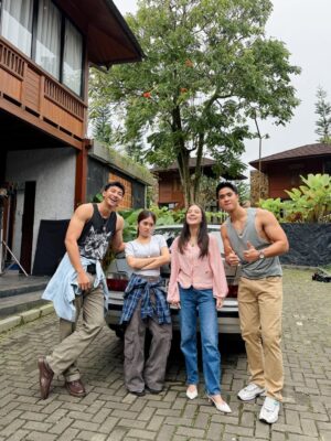Alifa Lubis Instagram - coba kasih sebutan yang pas buat kita berempat🙏
‘Beri Cinta Waktu’ setiap hari jam 8 malam di @sctv!