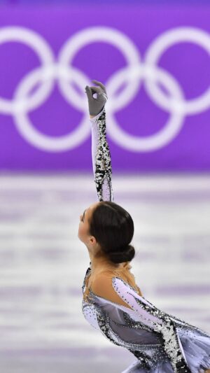 Alina Zagitova Instagram - 8 лет назад, 23 февраля, произошло событие, которое навсегда изменило мою жизнь — я выиграла Олимпийские игры. Это был незабываемый день, полный эмоций, радости и веры🌠
Хочу сказать огромное спасибо моей семье — за поддержку, любовь и терпение, за то, что всегда верили в меня. Спасибо моим тренерам — за огромный труд, за бесконечное терпение и за то, что научили бороться до конца.
Спасибо моей стране — за возможность представлять Россию на такой высокой арене. И отдельное спасибо моим болельщикам — вы были со мной во всех моментах: и в радости, и в трудные времена. Ваша поддержка вдохновляет и помогает двигаться вперед.
Эти воспоминания остаются в сердце навсегда ❤️