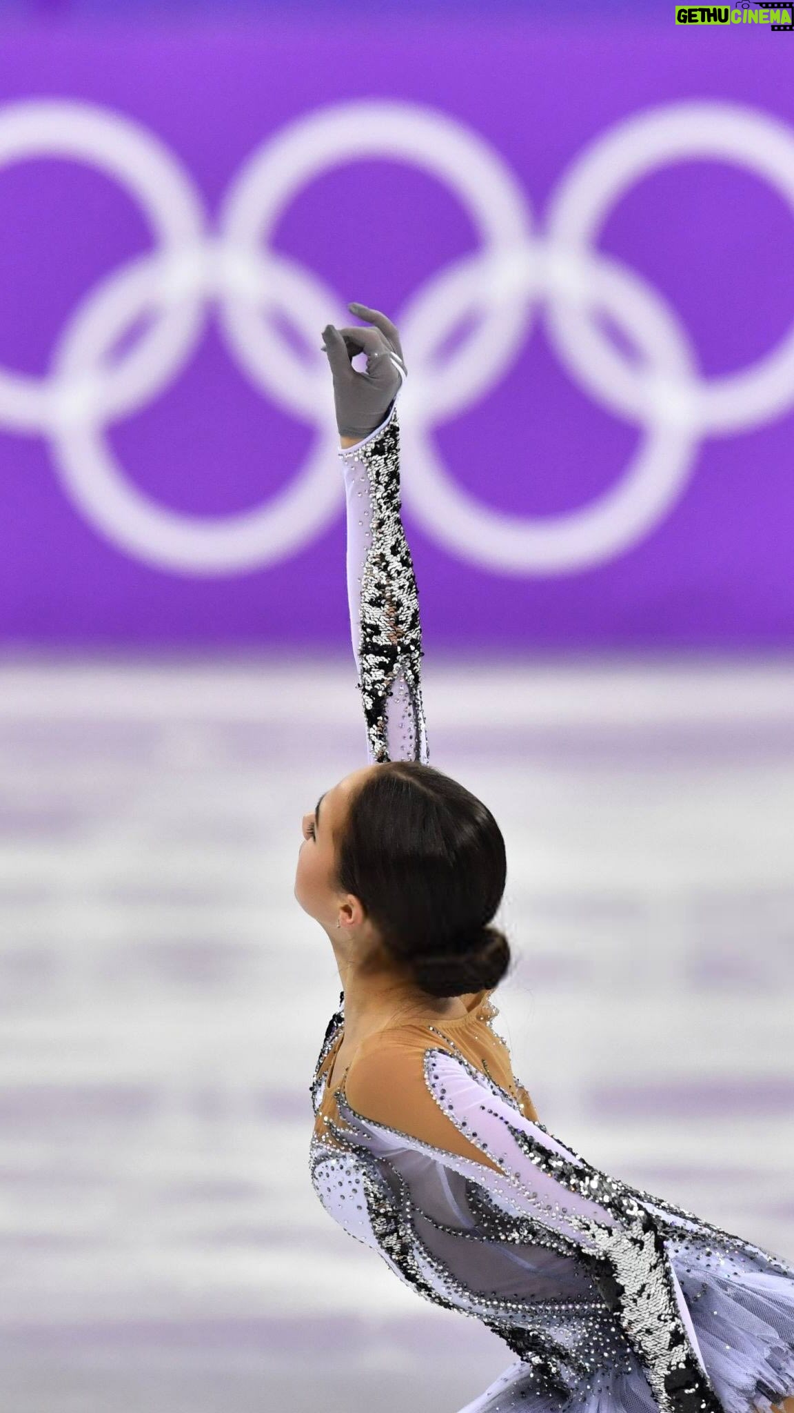 Alina Zagitova - 53.3K Likes - 8 лет назад, 23 февраля, произошло событие, которое навсегда изменило мою жизнь — я выиграла Олимпийские игры. Это был незабываемый день, полный эмоций, радости и веры🌠
Хочу сказать огромное спасибо моей семье — за поддержку, любовь и терпение, за то, что всегда верили в меня. Спасибо моим тренерам — за огромный труд, за бесконечное терпение и за то, что научили бороться до конца.
Спасибо моей стране — за возможность представлять Россию на такой высокой арене. И отдельное спасибо моим болельщикам — вы были со мной во всех моментах: и в радости, и в трудные времена. Ваша поддержка вдохновляет и помогает двигаться вперед.
Эти воспоминания остаются в сердце навсегда ❤️