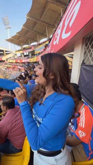 Alisha Rajput Instagram - Eye contact with @virat.kohli in match 

@jiohotstar @starsportsindia 

#viratkohli❤️ #kholi #match