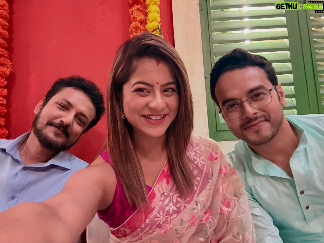 Alivia Sarkar - 5.7K Likes - Hello guysss… 
meet Jamai babu and Jamai babu 2 😬😬

@isuvajit_kar @koushikroy06 

#mhkd 
MILON HOBE KOTO DINE
Mon-Sun 9:30pm 
@starjalsha 
@acropoliisentertainment