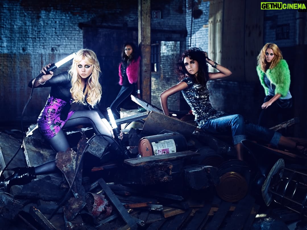 Allison Harvard - 27.5K Likes - Light Yourself! 

Cycle 12 where we also got to visit São Paulo Brazil for another great shoot! This particular shoot was a lot harder for me as I was supposed to let the girls light themselves yet it’s almost impossible for me to take the shot if I don’t like what I see!! 

Don’t forget to tune in February 16th to watch our 3 part documentary on @netflix called Reality Check: Inside America’s Next Top Model ⚡️💣💥