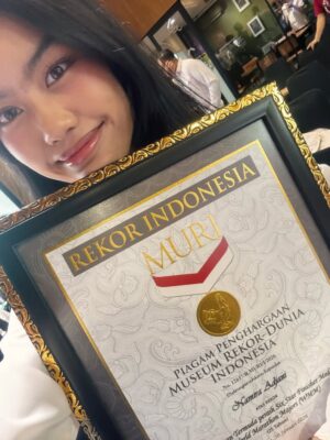 Alya Rohali Instagram - aku pemegang rekor indonesia! 🥺🇮🇩
years of consistency in running has led me to this dream. of course, i couldn’t have done it without the support of my loved ones.

aku harap perjalananku ini bisa menginspirasi lebih banyak orang untuk berlari & hidup sehat! thank you for being a part of my journey 💗💫 #muri