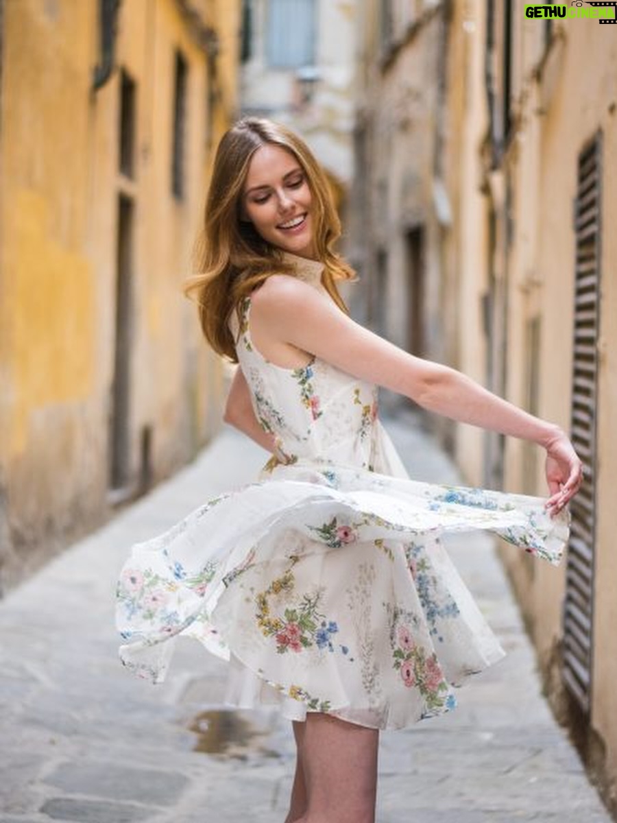 Alyssa Campanella - 405 Likes - Throwback to 2016, which felt like I lived on an airplane because it was one of my most traveled years. A lot has happened in 10 years! It’s so interesting to see my style evolve over the last decade as well. Who has been here since 2016?!

Images 2-3: Life in Los Angeles 
Image 4 - afternoon tea in Dublin, Ireland 
Images 5-6 - spring in Florence, Italy
Image 7 - Portofino, Italy 
Image 8 - Venice, Italy 
Image 9 - summer in Vancouver, Canada
Images 10-11 - NYFW 
Image 12 - London
Image 13 - returning to my Danish roots in Denmark
Images 14-15 - living in Spain in the autumn 
Image 16 - winter in Munich, Germany
Images 17-18 - Christmas in Salzburg, Austria 
Image 19 - my beloved Renly and Dany getting into the Christmas spirit 

#2016trend #2016throwback #frequenttraveller