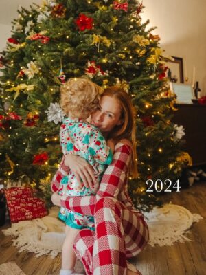 Alyssa Campanella Instagram - Christmas over the years 🎄 So strange to think there was a time before little bean! I’m so grateful for my little family, and especially for the beau who snapped all these cherished moments 🤍
#christmasportraits #christmas2025 #christmasathome #motheranddaughter