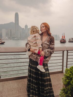 Alyssa Campanella Instagram - All of these were snapped seconds before I lost her wand in the harbour 🙃 New family Christmas tradition? Fondue lunch at Chesa at @peninsulahongkong 🧀
#victoriaharbour #hongkongchristmas #hkchristmas #christmasportraits