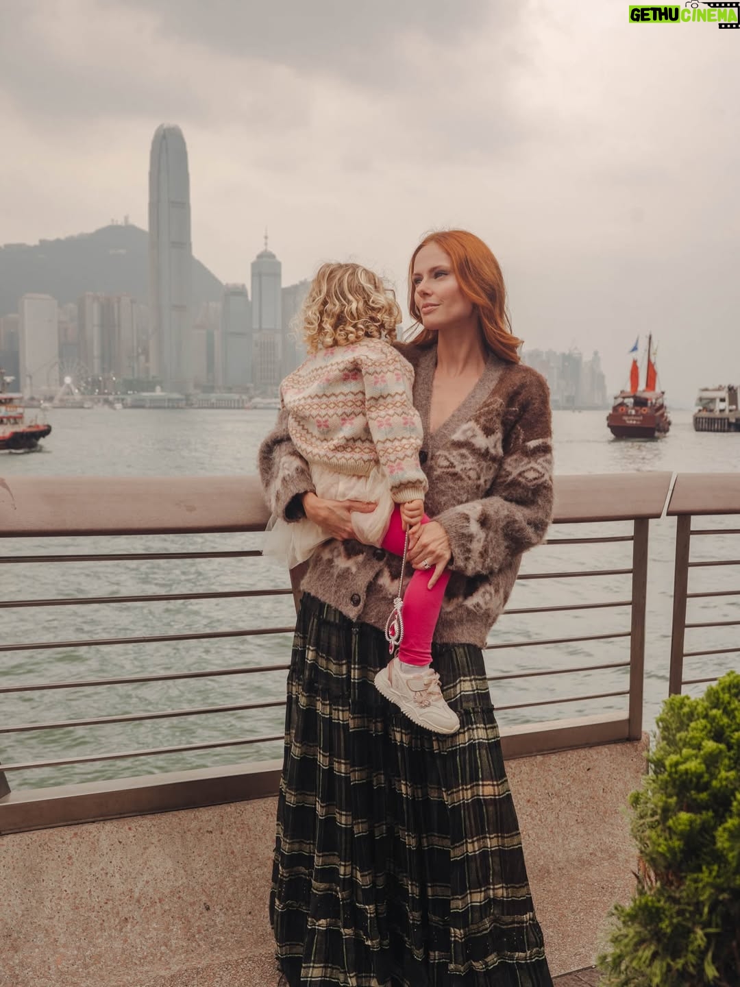 Alyssa Campanella - 425 Likes - All of these were snapped seconds before I lost her wand in the harbour 🙃 New family Christmas tradition? Fondue lunch at Chesa at @peninsulahongkong 🧀

#victoriaharbour #hongkongchristmas #hkchristmas #christmasportraits