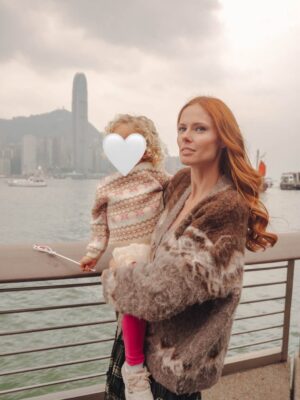 Alyssa Campanella Instagram - All of these were snapped seconds before I lost her wand in the harbour 🙃 New family Christmas tradition? Fondue lunch at Chesa at @peninsulahongkong 🧀
#victoriaharbour #hongkongchristmas #hkchristmas #christmasportraits