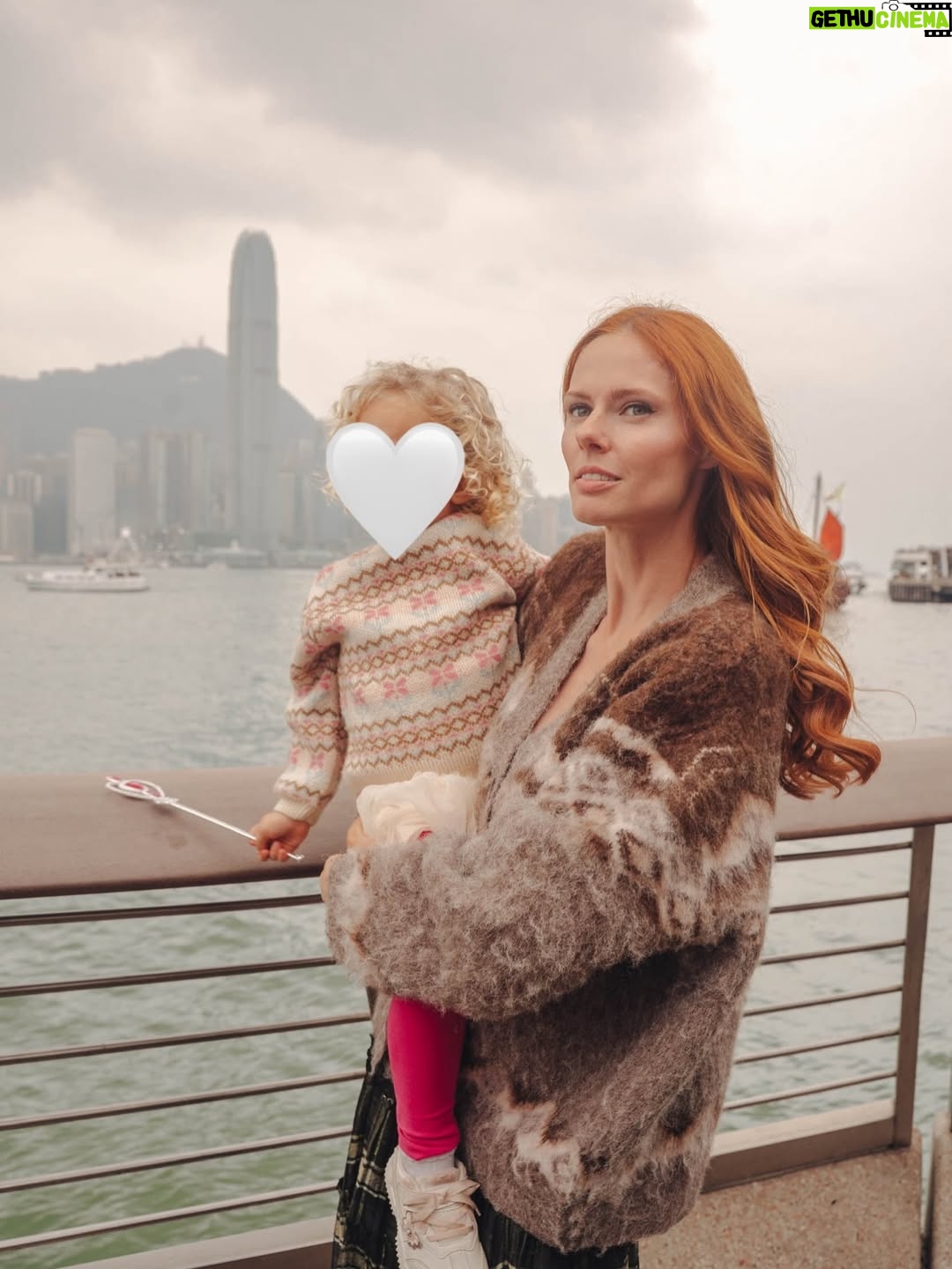 Alyssa Campanella - 425 Likes - All of these were snapped seconds before I lost her wand in the harbour 🙃 New family Christmas tradition? Fondue lunch at Chesa at @peninsulahongkong 🧀

#victoriaharbour #hongkongchristmas #hkchristmas #christmasportraits