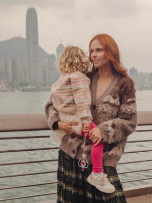 Alyssa Campanella Instagram - All of these were snapped seconds before I lost her wand in the harbour 🙃 New family Christmas tradition? Fondue lunch at Chesa at @peninsulahongkong 🧀
#victoriaharbour #hongkongchristmas #hkchristmas #christmasportraits