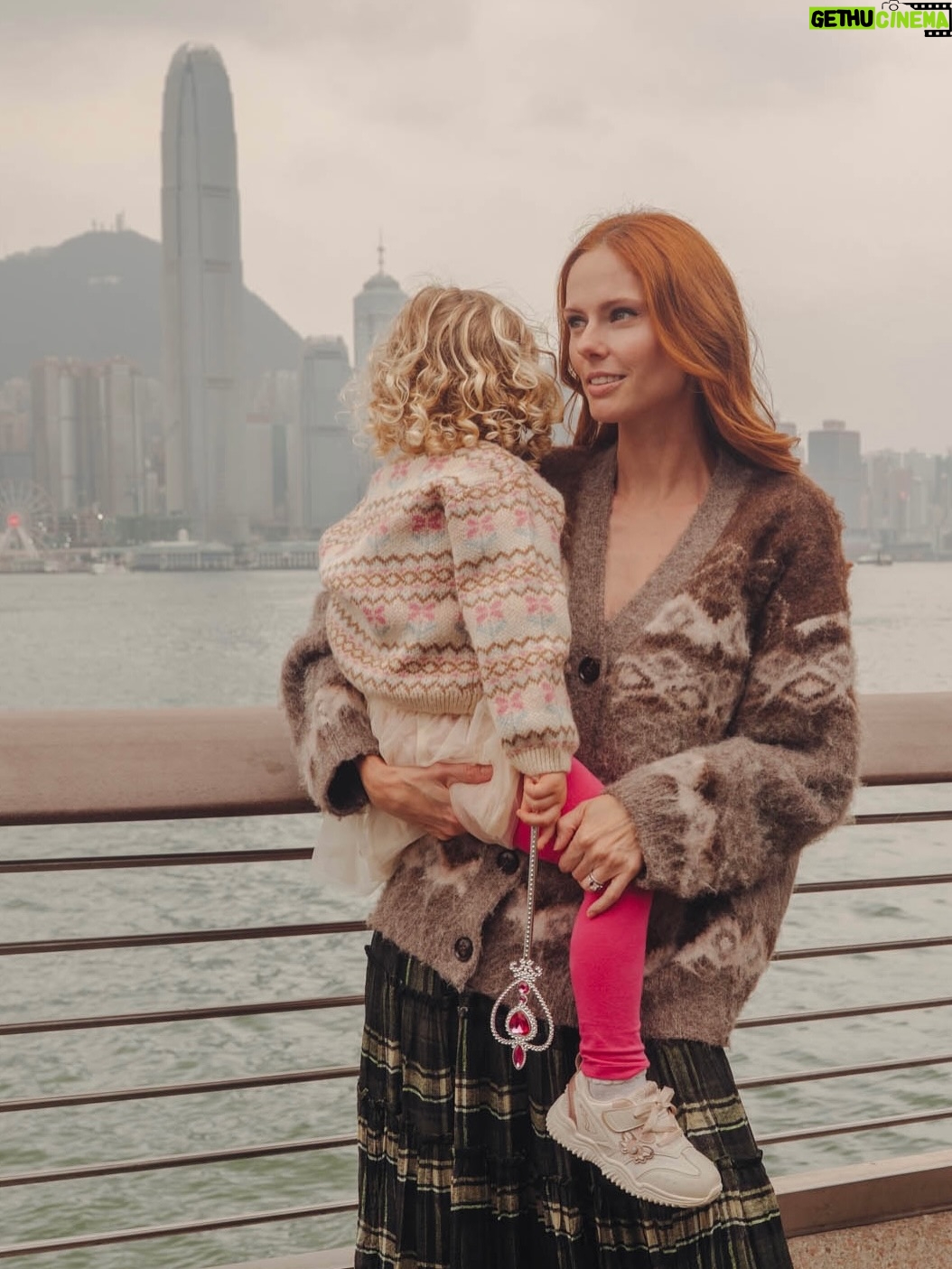 Alyssa Campanella - 425 Likes - All of these were snapped seconds before I lost her wand in the harbour 🙃 New family Christmas tradition? Fondue lunch at Chesa at @peninsulahongkong 🧀

#victoriaharbour #hongkongchristmas #hkchristmas #christmasportraits
