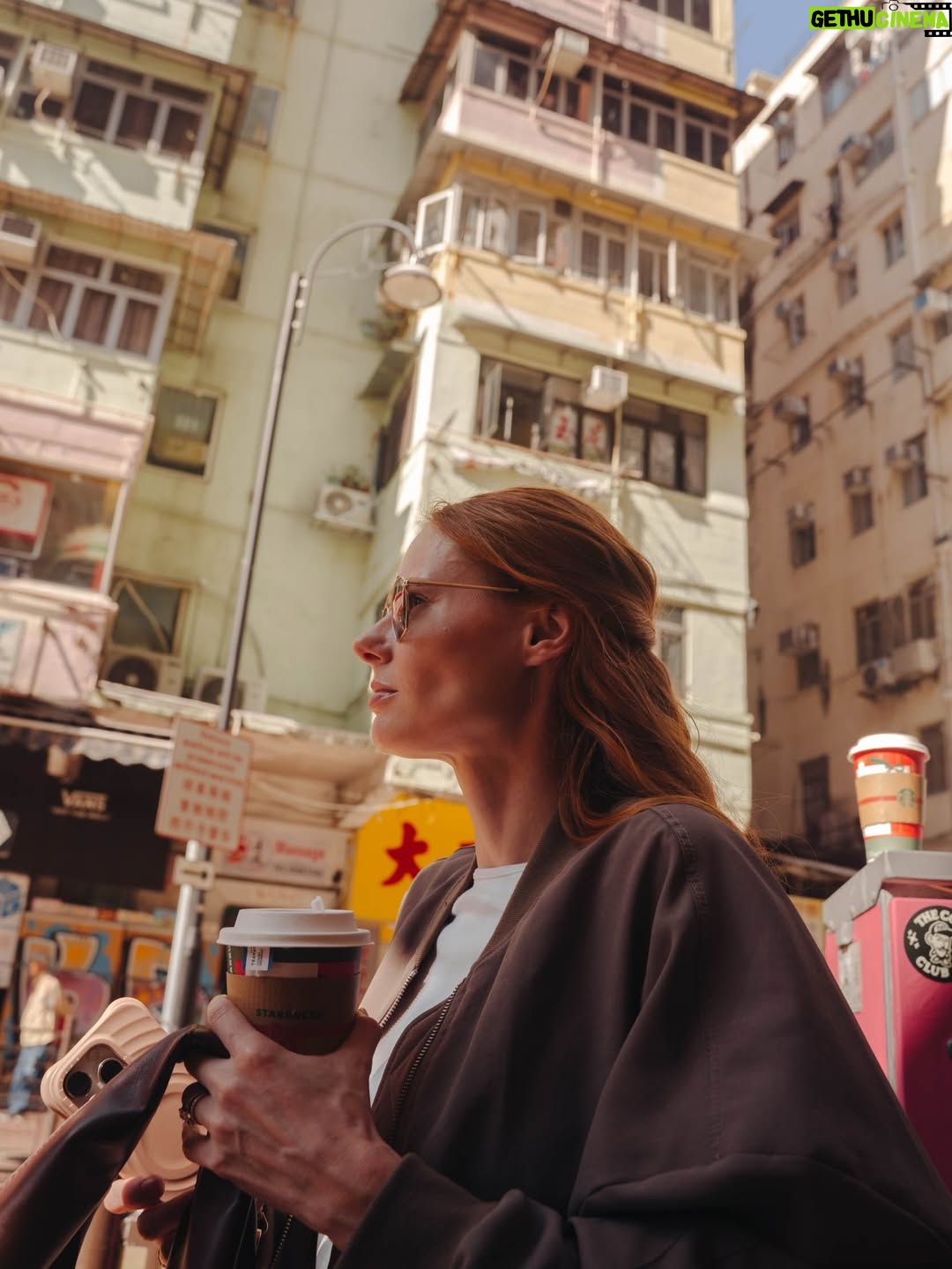 Alyssa Campanella - 309 Likes - Switched my iced chocolates for tea lattes ❄️ 

#thefrankieshop #mongkok #mongkokstreet #hongkongstyle #hongkonggirl