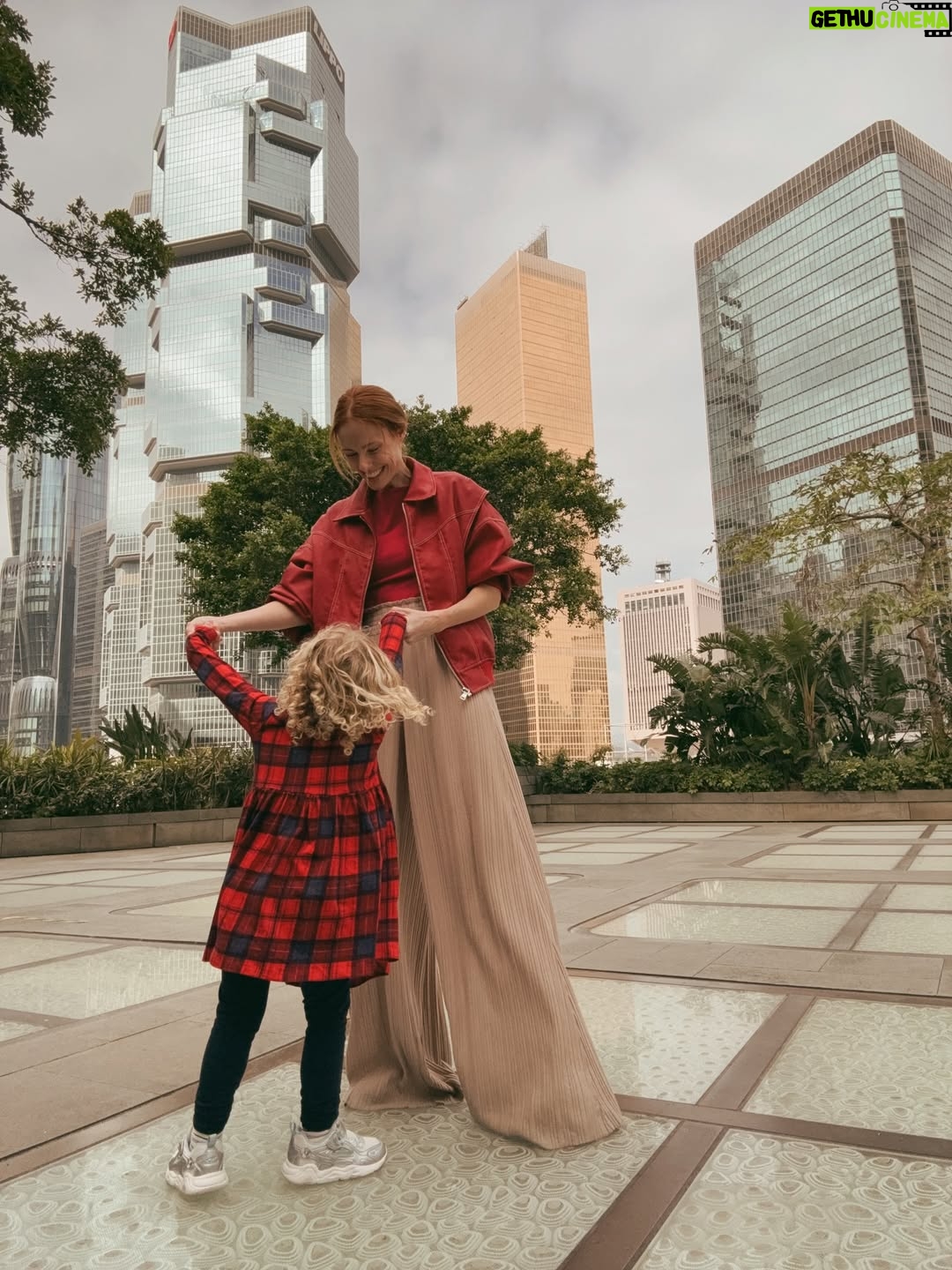 Alyssa Campanella - 389 Likes - No tears but some shyness for her first time meeting Santa, and at one of the most magical spots in all of HK - Santa’s Secret Kingdom at @islandshangrila 🎅🏻

#islandshangrila #hkchristmas #christmastraditions @companioncommunications