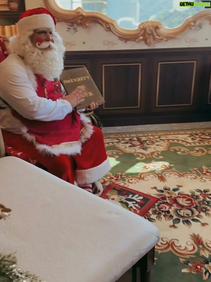 Alyssa Campanella - 389 Likes - No tears but some shyness for her first time meeting Santa, and at one of the most magical spots in all of HK - Santa’s Secret Kingdom at @islandshangrila 🎅🏻

#islandshangrila #hkchristmas #christmastraditions @companioncommunications