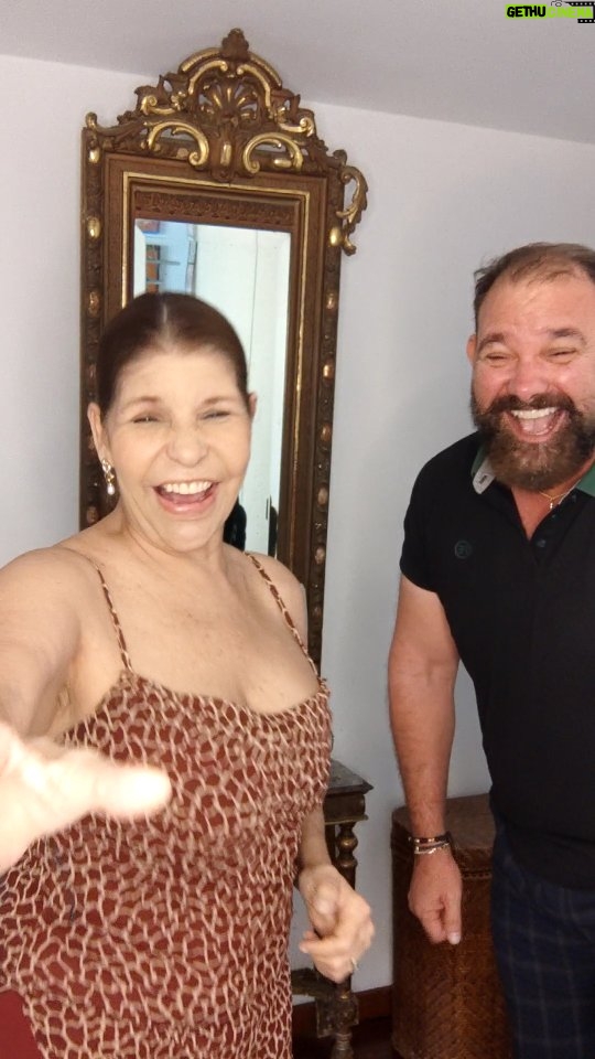 Amanda Gutiérrez - 3.8K Likes - Qué bueno tener a @caracasantiguedades y a mi amigo @dealessandro106 para saber lo que uno tiene!!! Y además un amigazo!🥰